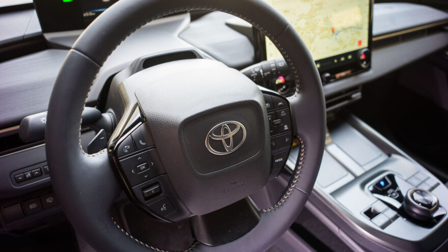 Toyota bZ4X Touring farmari farkku