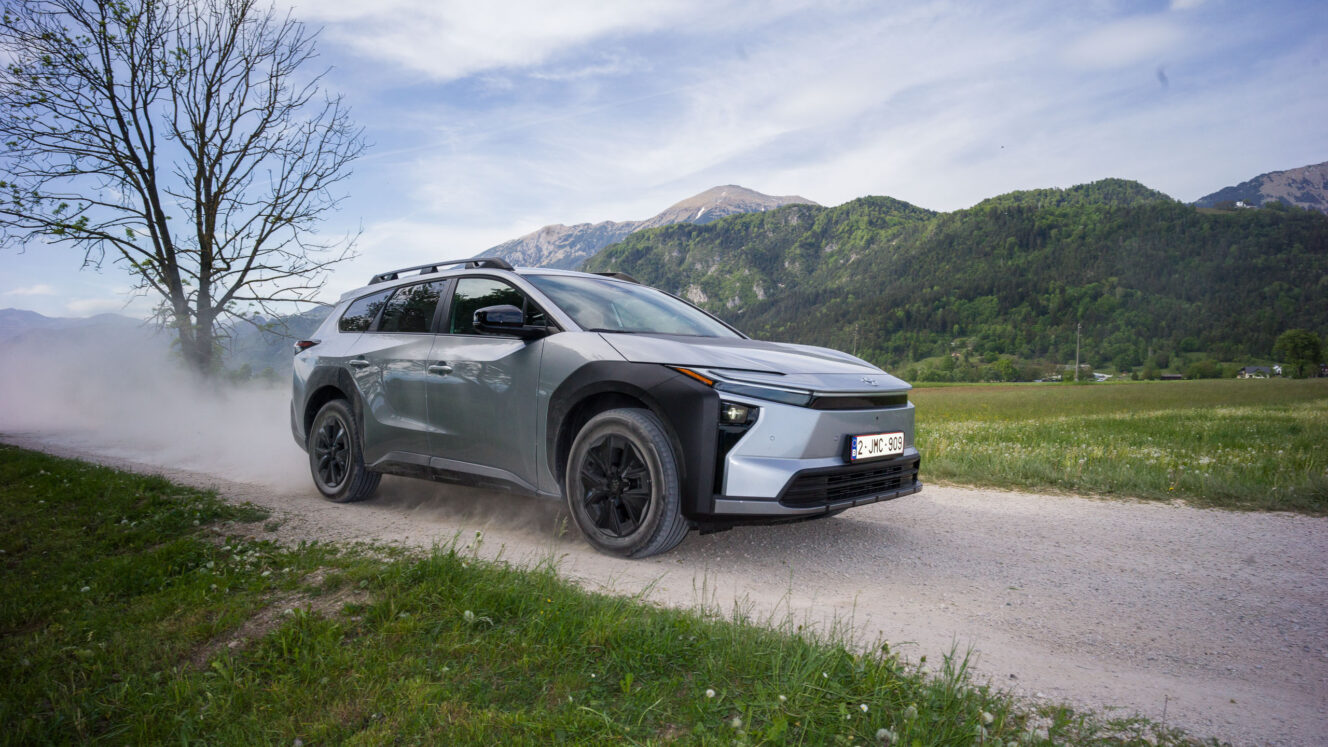 Toyota bZ4X Touring farmari farkku