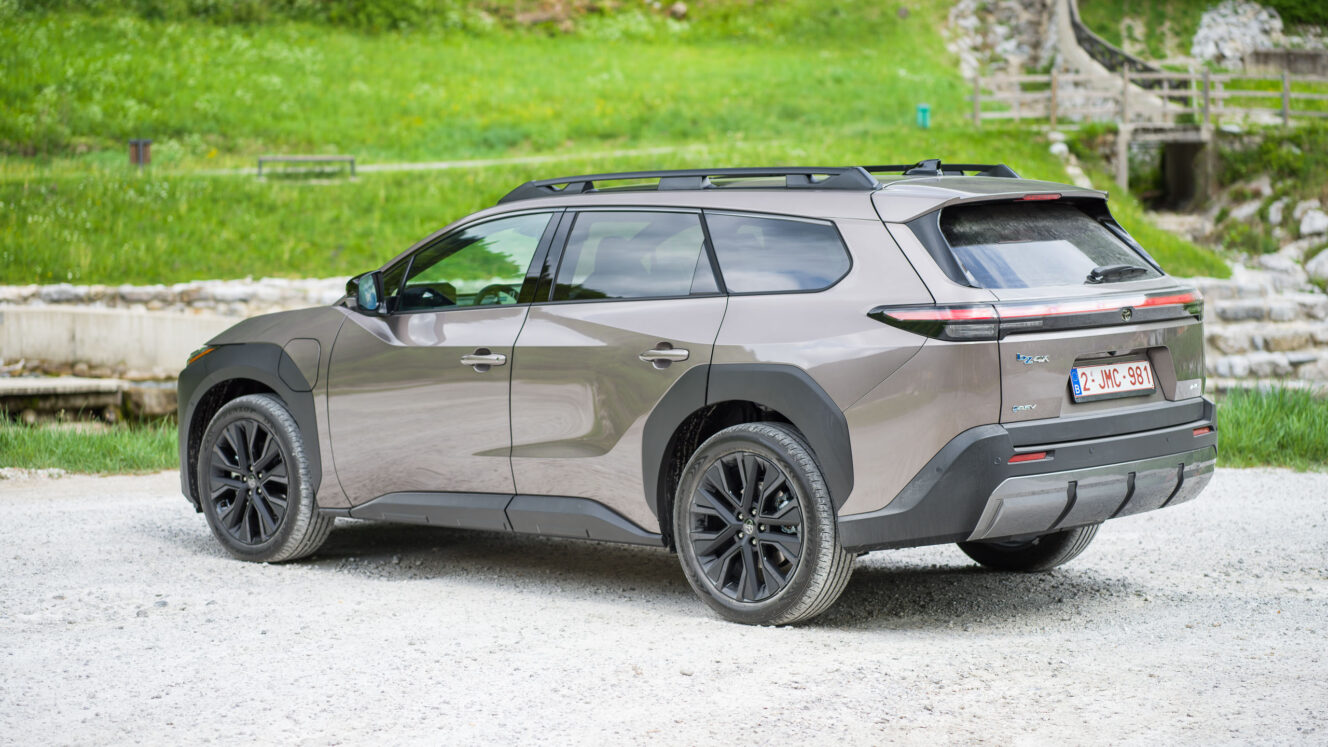 Toyota bZ4X Touring farmari farkku
