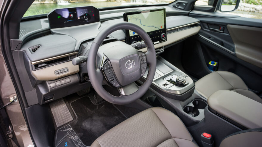 Toyota bZ4X Touring farmari farkku