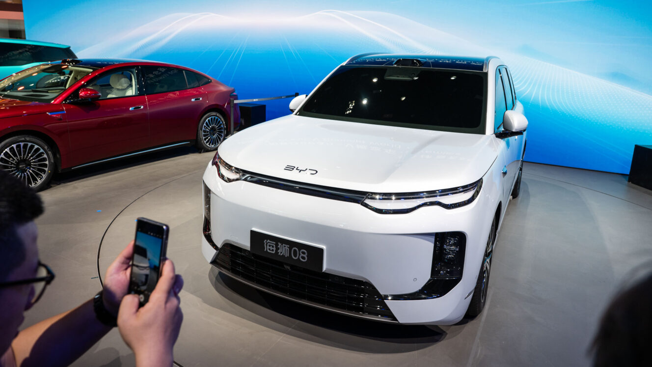 Kiinalaismerkit Eurooppa markkinaosuus kasvu BYD MG Chery SAIC analyytikot sähköautot hybridi