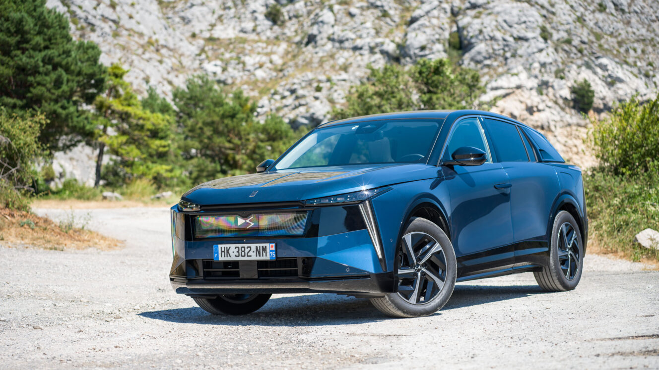 DS N°7 No7 crossover sähköauto katumaasturi SUV crossback
