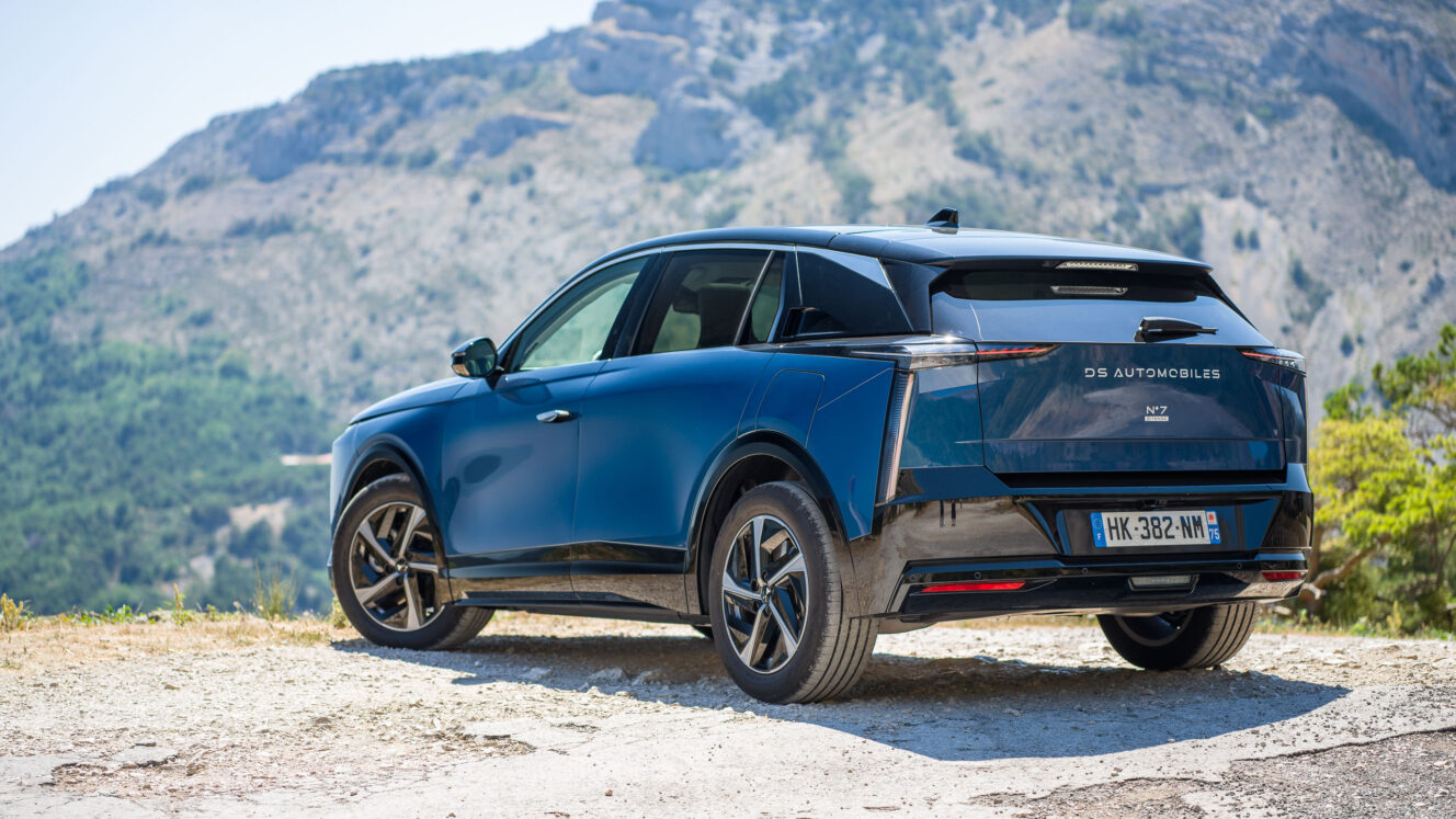DS N°7 No7 crossover sähköauto katumaasturi SUV crossback