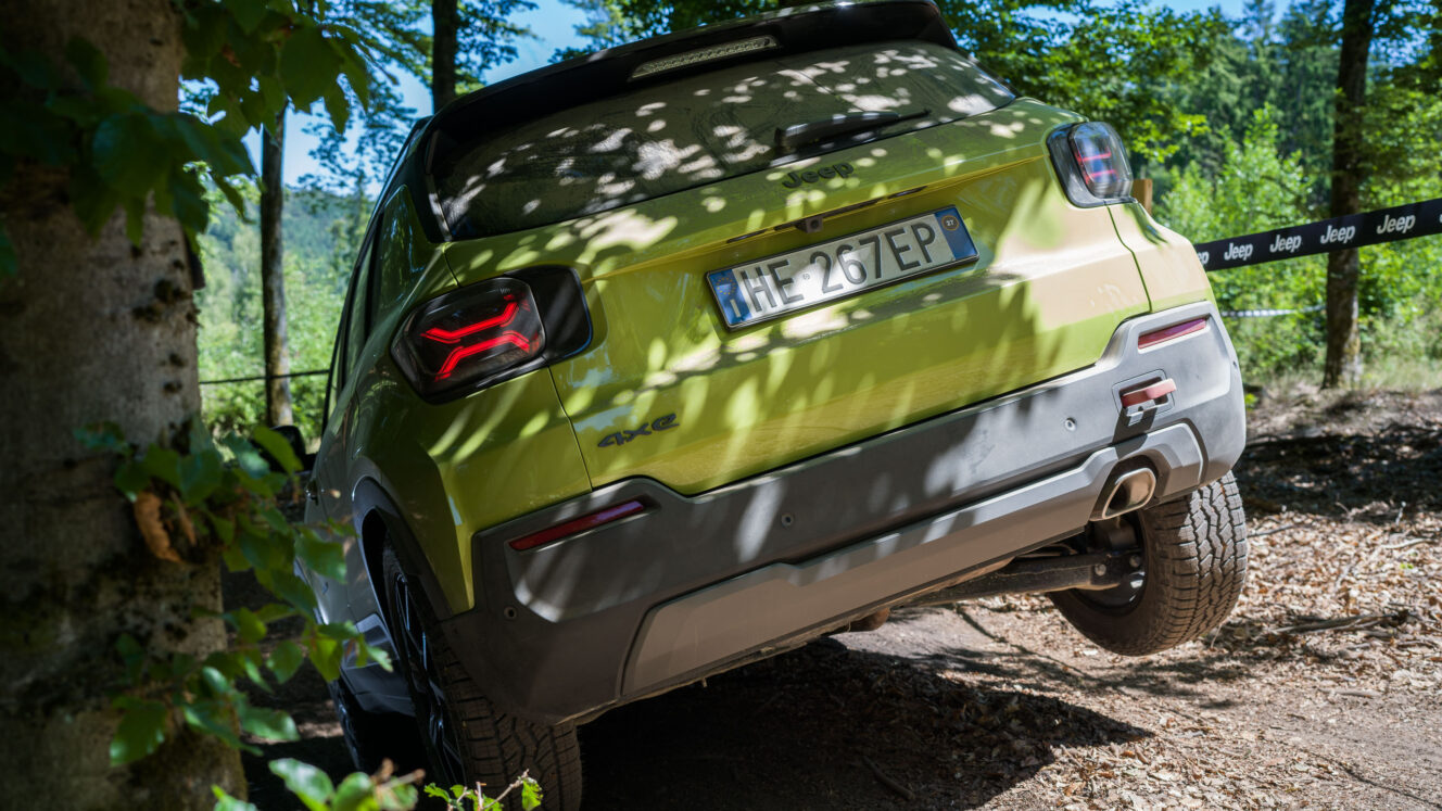 Jeep Avenger 4xe hybridi neliveto etuveto sähkö facelift