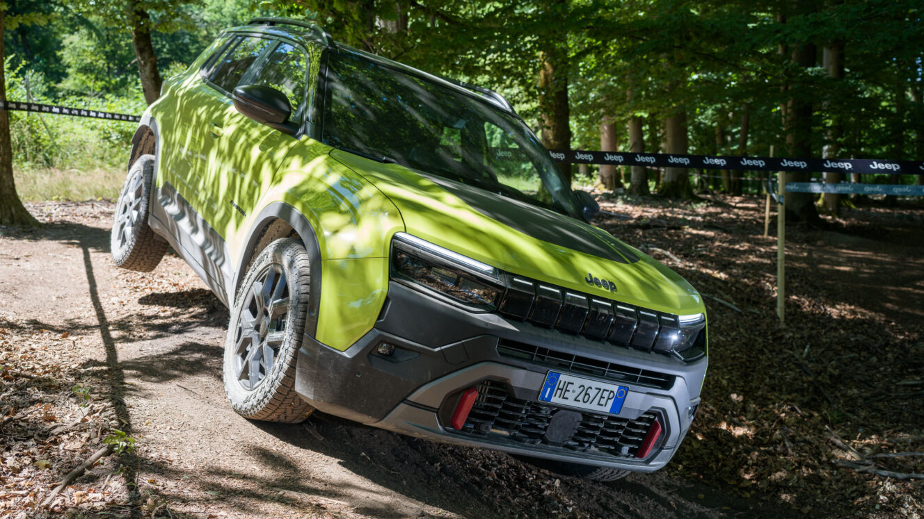 Jeep Avenger 4xe hybridi neliveto etuveto sähkö facelift