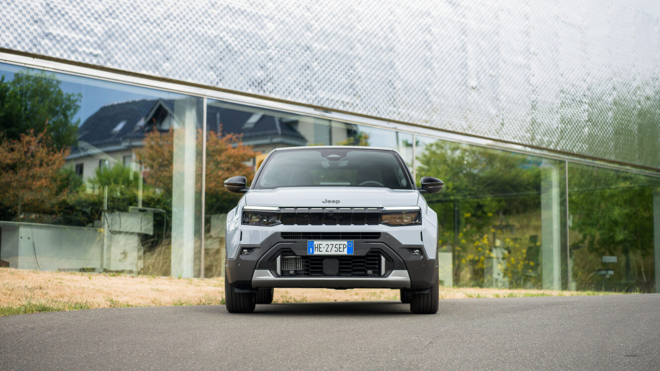 Jeep Avenger 4xe hybridi neliveto etuveto sähkö facelift