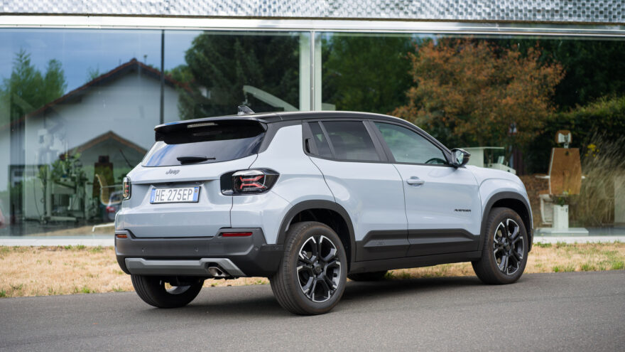 Jeep Avenger 4xe hybridi neliveto etuveto sähkö facelift