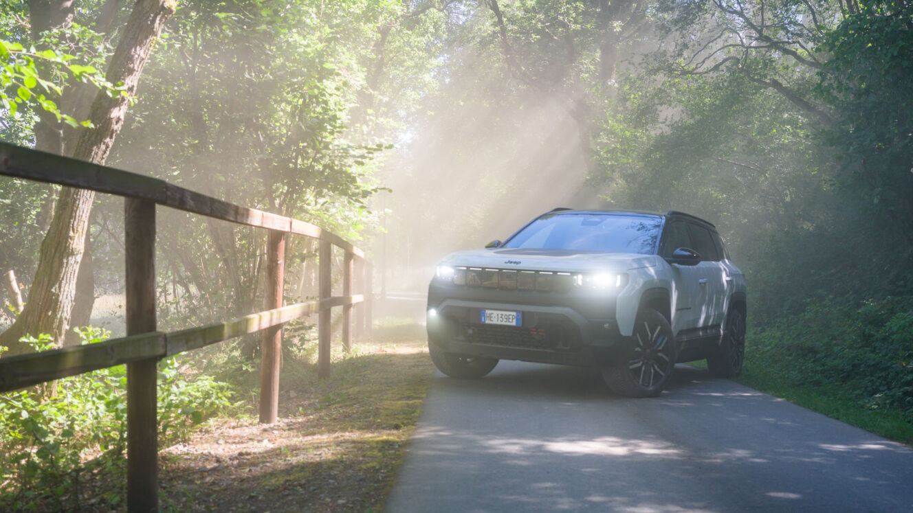 Jeep Compass 4xe sähköauto neliveto