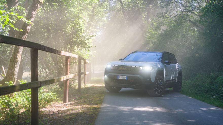 Jeep Compass 4xe sähköauto neliveto