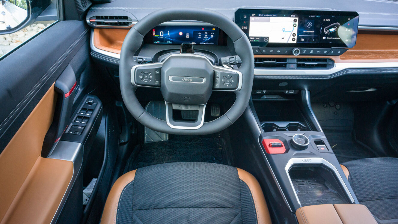 Jeep Compass 4xe sähköauto neliveto 