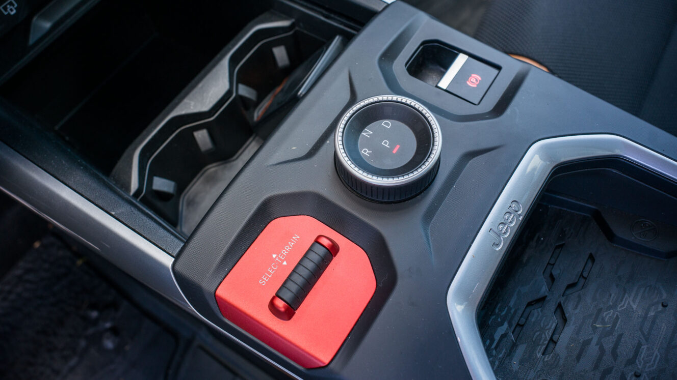 Jeep Compass 4xe sähköauto neliveto 