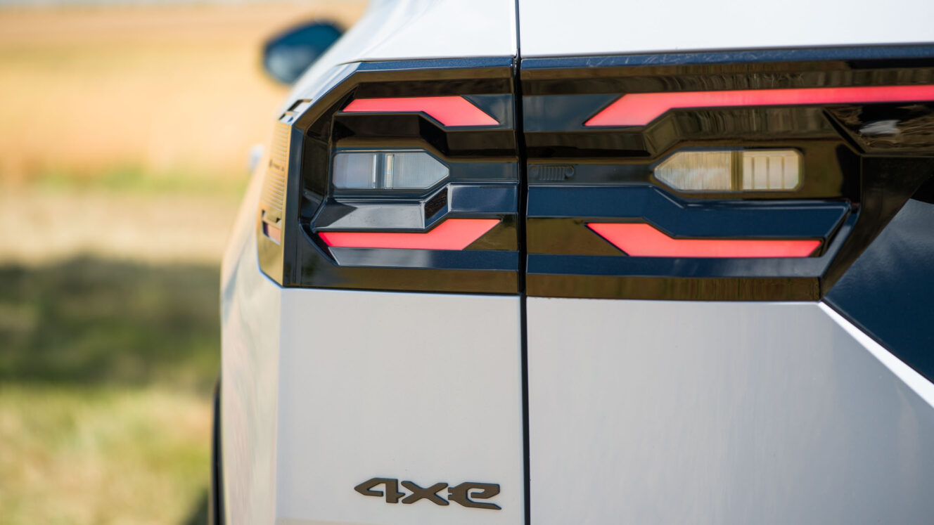 Jeep Compass 4xe sähköauto neliveto
