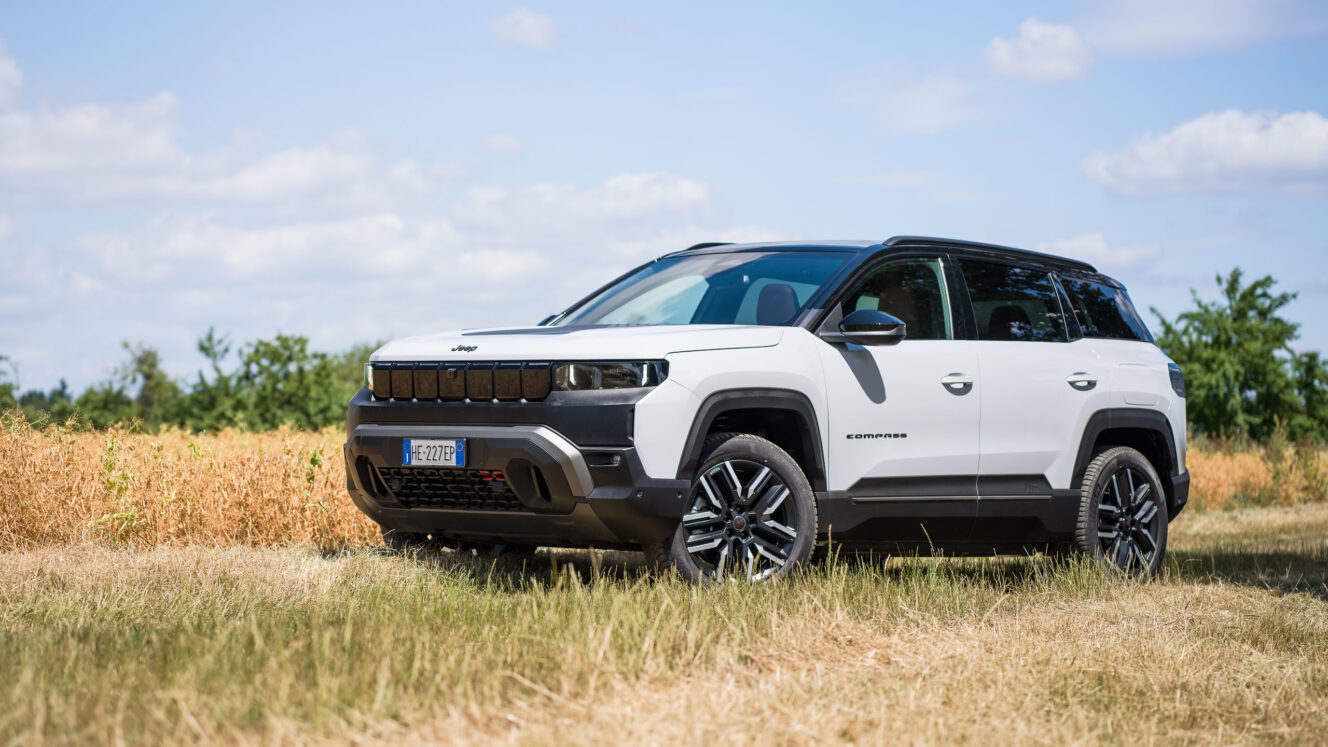 Jeep Compass 4xe sähköauto neliveto 