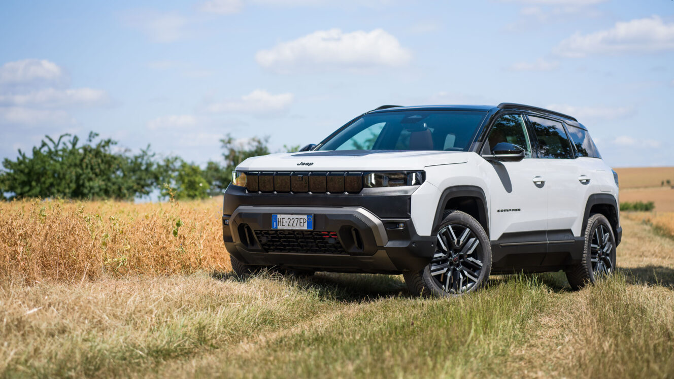 Jeep Compass 4xe sähköauto neliveto