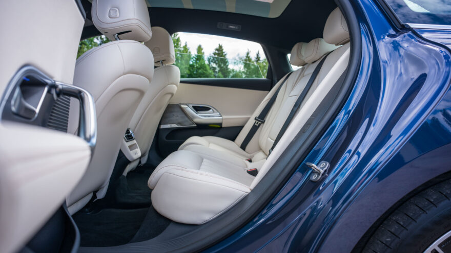 Mercedes-Benz C-sarja C400 4Matic electric sähköauto sähköinen