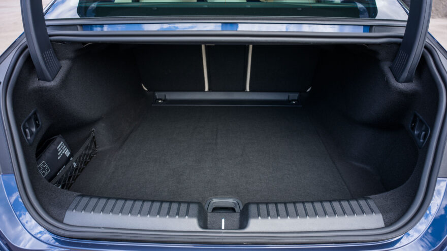 Mercedes-Benz C-sarja C400 4Matic electric sähköauto sähköinen