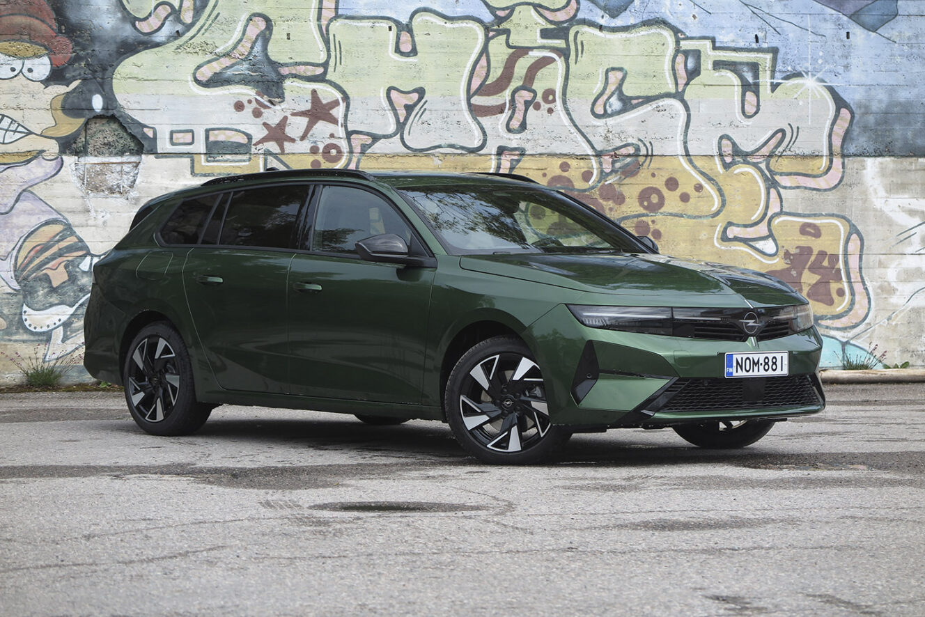 Opel Astra Hybrid