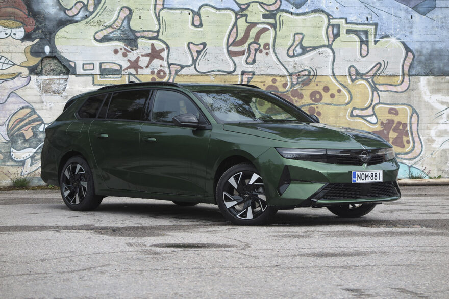 Opel Astra Hybrid