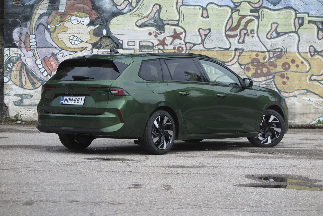 Opel Astra Hybrid