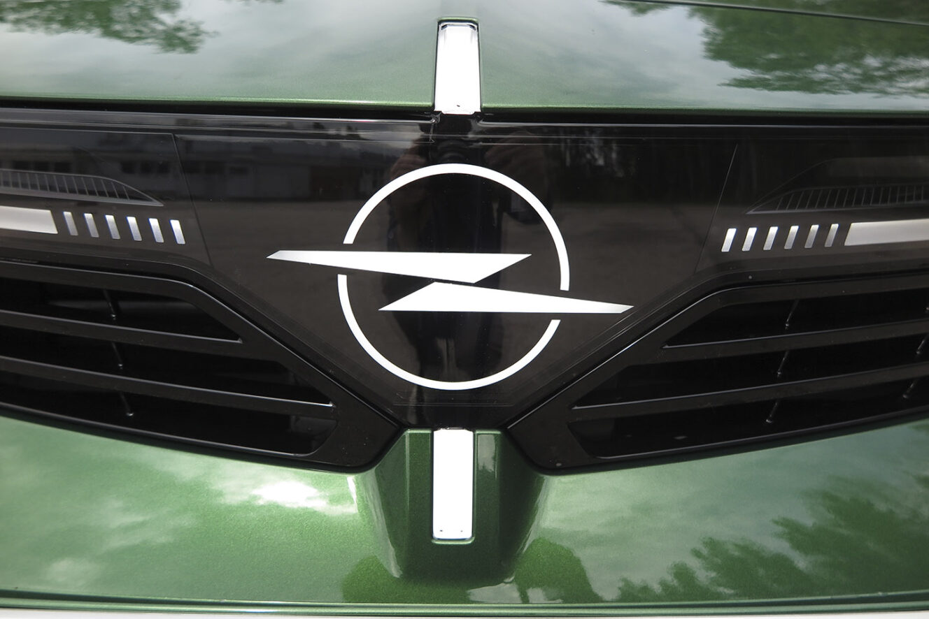 Opel Astra Hybrid