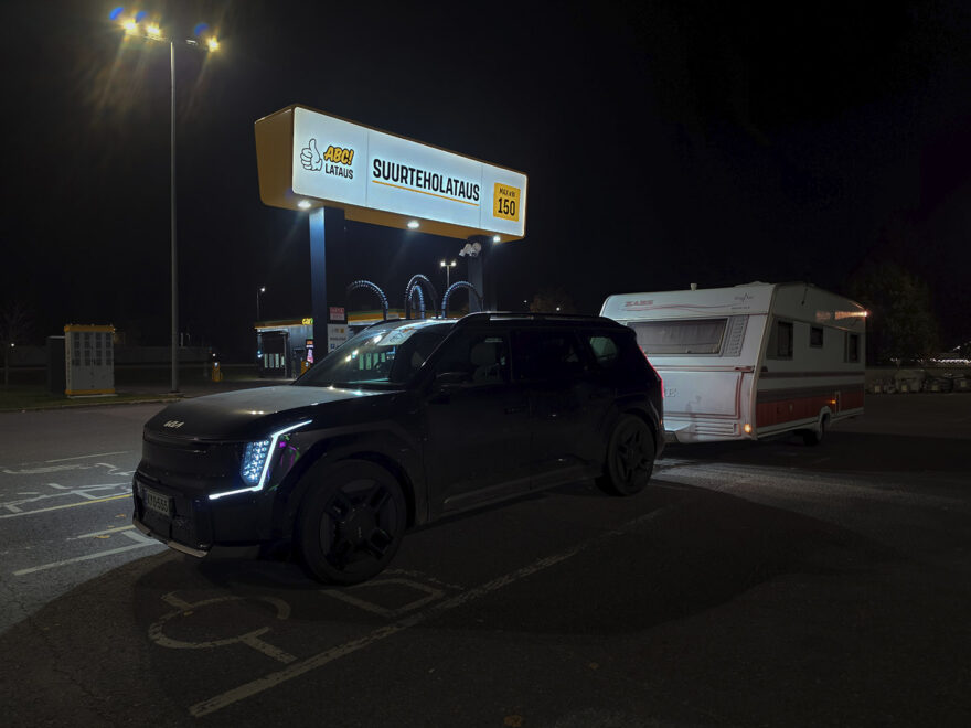 Sähköauto asuntovaunu