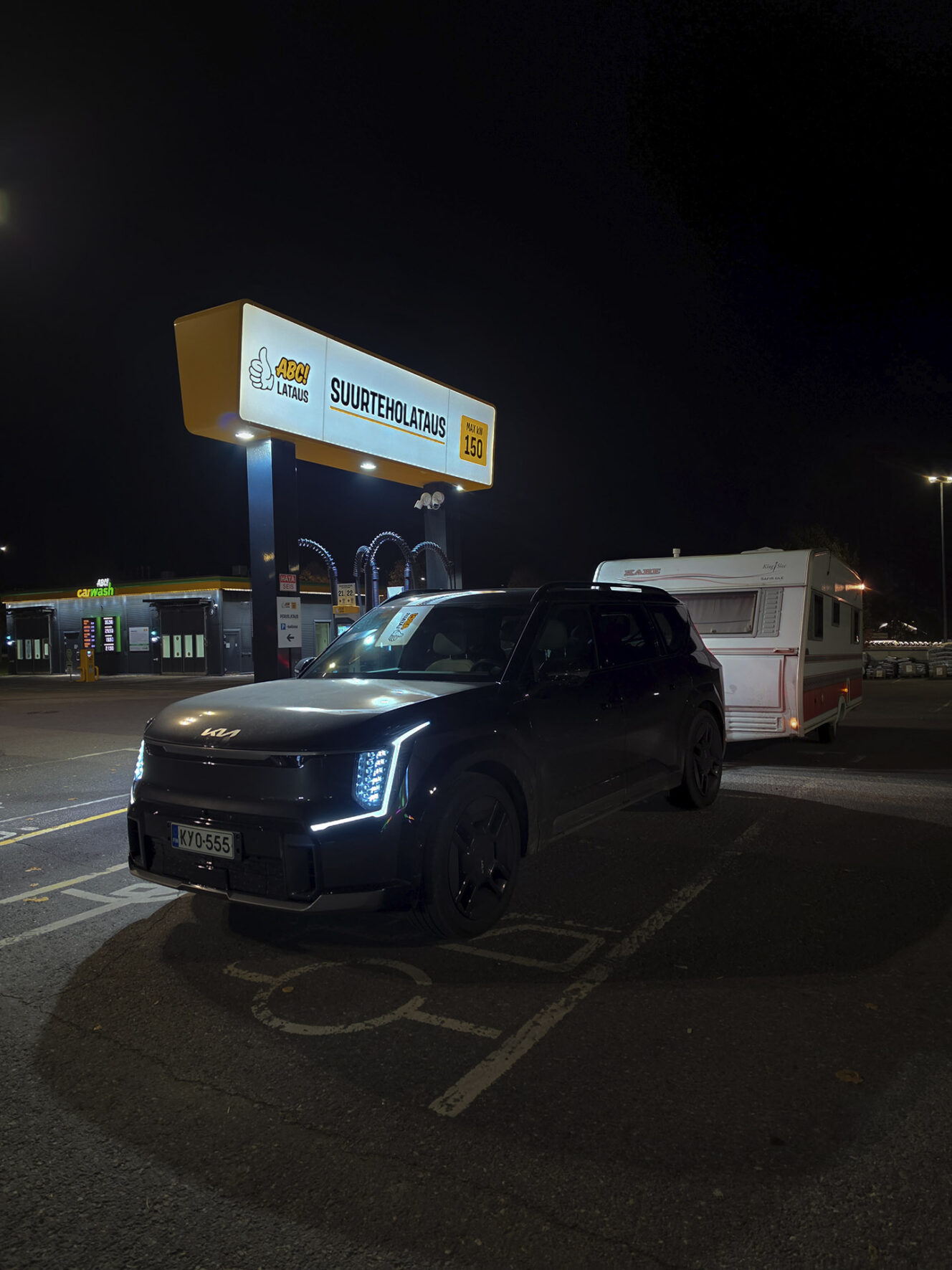 Sähköauto asuntovaunu